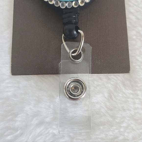 Free Spirit Retractable Arrow Bling Rhinstone Embellished ID Badge Reel NWT - Picture 4 of 9